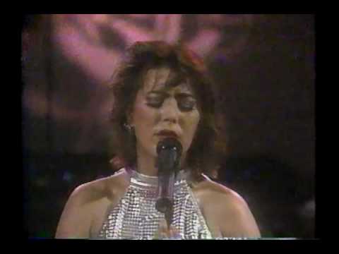 ALEJANDRA GUZMAN  FLOR DE PAPEL