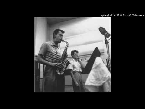Chet Baker ft. Bud Shank - Hello Goodbye (1967 The Beatles Cover)