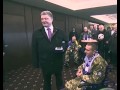 Порошенко бухнул и подарил безногому бойцу футбольный мяч. Слава Украине! 