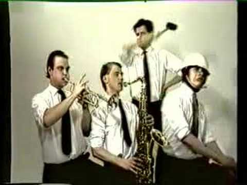 Ubangi - The little cat and the dirty dog. Video -83