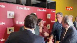 Conte scherza durante foto del campo largo: Mi buttano fuori. Fratoianni: Vieni, però non davanti