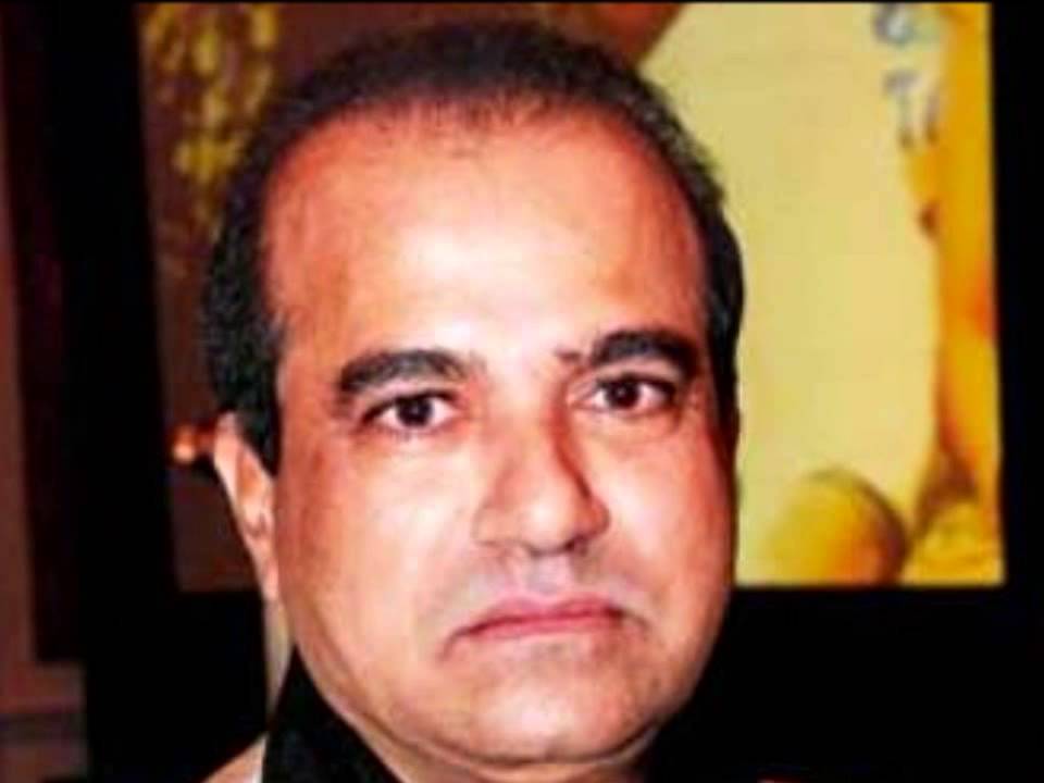 Bombay Se Aaya Hoon Lyrics  | Ek Baar Phir | Suresh Oberoi, Deepti Naval | Suresh Wadkar | Pandit Raghunath Seth