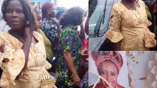 Download lagu Siblings prevent eldest sister and her guests from attending their mum's funeral venue.Pls subscribe mp3