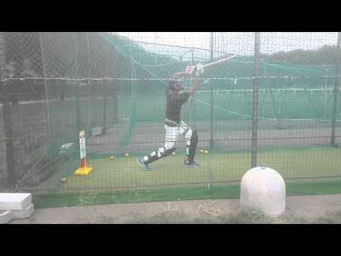 Kevin Kekulawala si allena nei nets