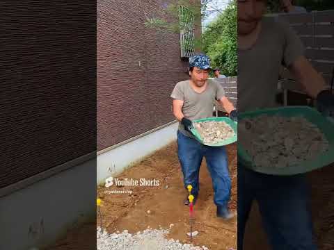 jardin-pente-terrasses-herbes-ornementales-foyer-extérieur
