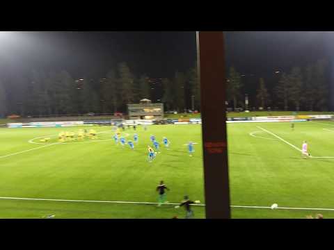 Erlend Hustad scorer på den avgjørende straffen i play-off kampen Notodden FK - Raufoss 4. Nov. 2017