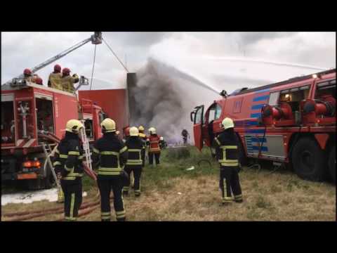 Uniek 'Speciaal' Crashtenders inzet bij zeer grotebrand TataSteel Beverwijk(gefilmd door mijn vader)