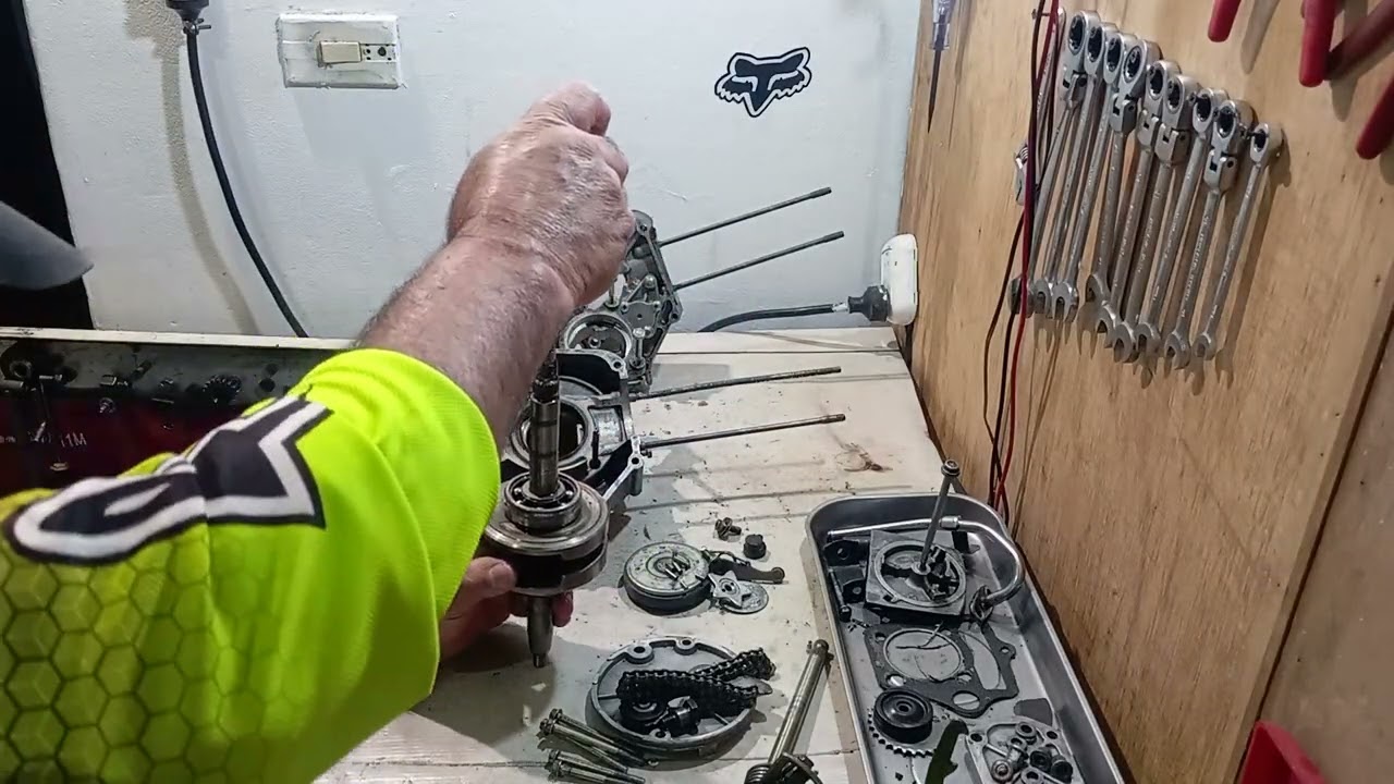 Cómo cerrar caja o carcasas de moto semiautomática CC 110 