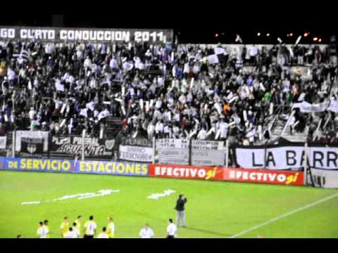 "ESTUDIANTES 1 vs. almagro 0:  Salida del Pincha a la cancha" Barra: La Barra de Caseros &bull; Club: Club Atlético Estudiantes