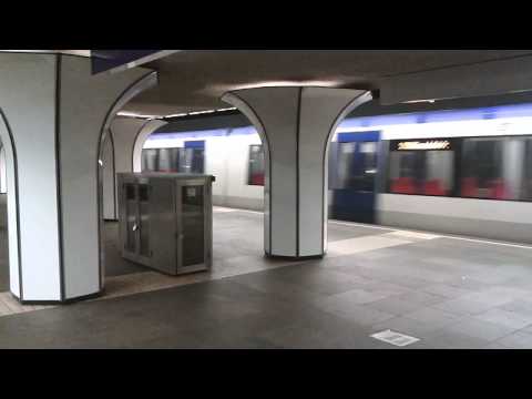 RET Metro 1*Type RSG3 op Marconiplein richting Binnenhof (metrolijn A)