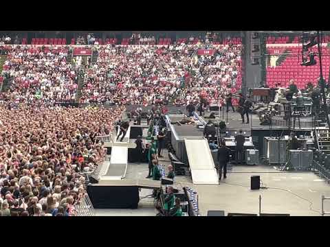 Bruce Springsteen falls on stage - Amsterdam ArenA 27/5/23