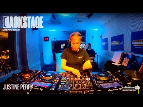 BACKSTAGE / 08 Mai. 2021 / Justine Perry