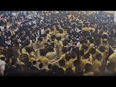 Simchas Beis Hashoeva in Toldos Aheron | שמחת בית השואבה בחצה״ק תולדות אהרן