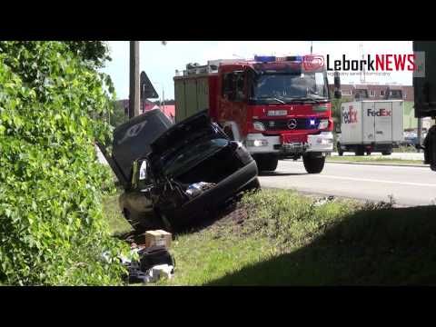 Tir zepchnął osobówkę do rowu - 2014-06-06- www.LeborkNEWS.pl