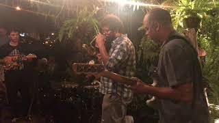 Esdras Nogueira e grupo, com Léo Benon na guitarra baiana