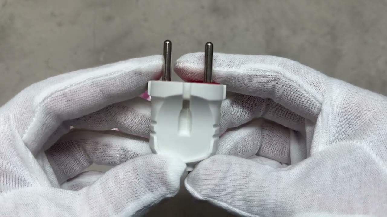 Вилка универсальная LUXEL 1001 без заземления белая