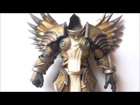 Unboxing Diablo 3 Tyrael Figurine