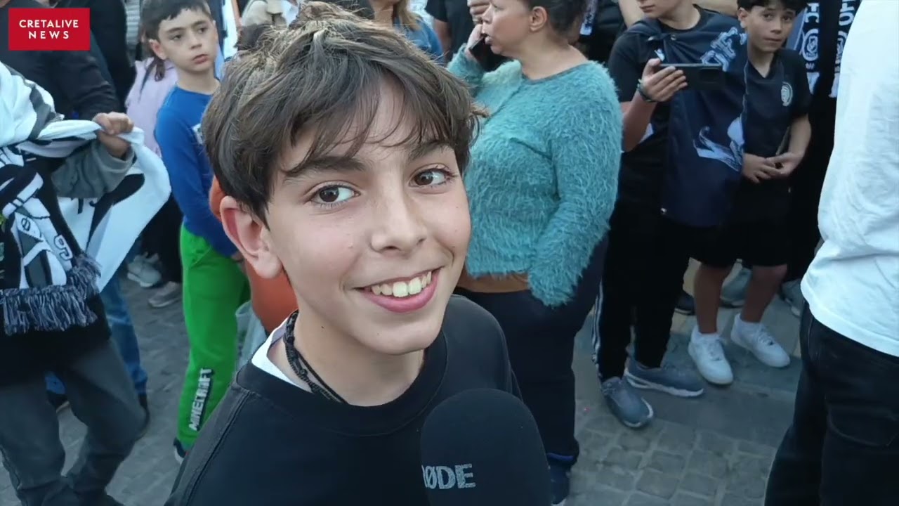 Η γουρλίδικη πορτοκαλί φανέλα του ΟΦΗ και η "ασπρόμαυρη" τρέλα των πιτσιρικάδων!