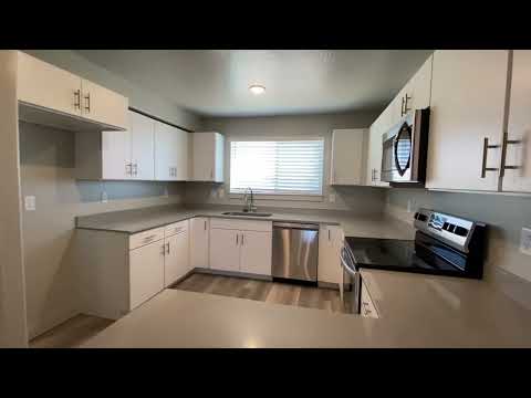 1st Floor 2 Bed 1 Bath in Hurricane!! property video