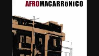 Kiko Dinucci e Bando Afromacarrônico - Engasga Gato (album)