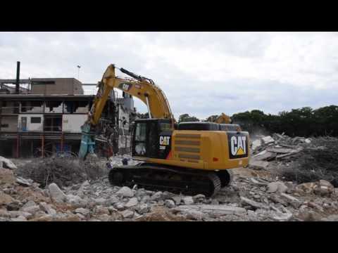 Caterpillar 336F XE hybrid excavator with Mantovanibenne MCP 1000 crusher