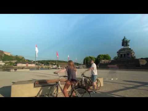 ᚹ Eine deutsche Frau - Kartenhaus ᚨ