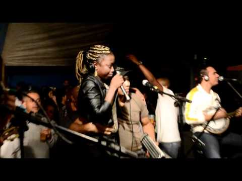 ANDREIA CAFÉ E NOSSO GRITO