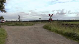 preview picture of video 'Bahnübergang Feldweg (#3) in der Nähe von Hohenwestedt'