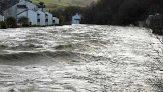 preview picture of video 'River Leven at Backbarrow in full spate'