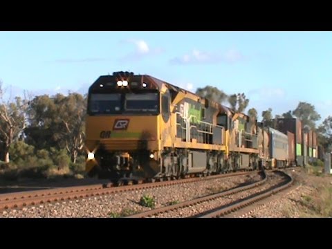 QR National 5MP1 through Mambray Creek