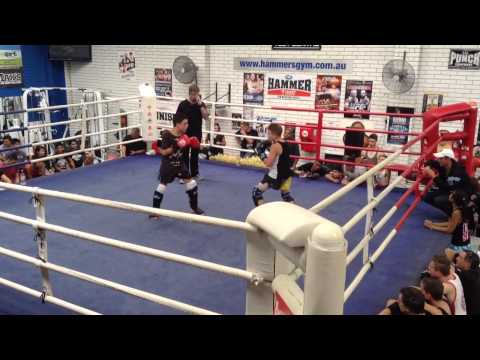 Callum Blackmore vs Andrew Petrucelli - muay thai fight