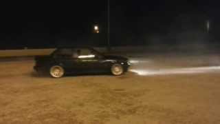 preview picture of video 'BMW 325 M3 power of donuts'