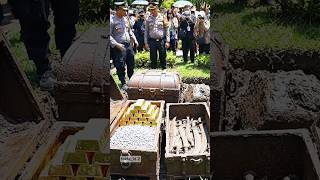 Download lagu Discovery of a treasure chest left behind by the Dutch colonial era #discovery #treasure #uniquef... mp3