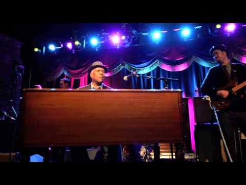 Soulive feat. Booker T. Jones & the Shady Horns- Hip Hug Her (Tue 3/12.13)
