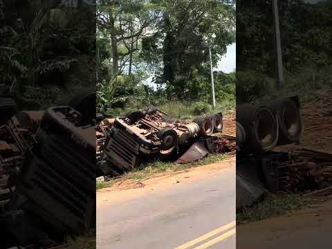 Tragédia no trânsito: Descaso das autoridades agrava acidentes.
