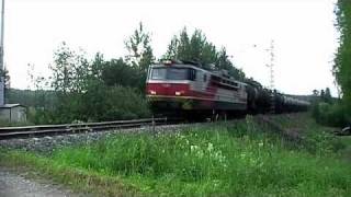 Freight train 3824 passes Norkotti level crossing