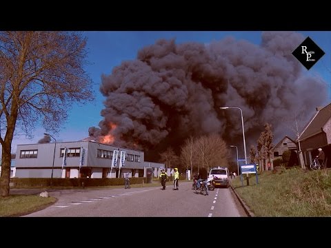 Grote uitslaande brand bij Overmat in Waspik
