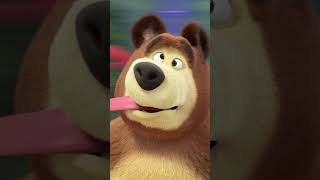 Карусель вышла из-под контроля 😱🚨 #Shorts #машаимедведь #ВышеНеба #MashaandtheBear #kids #cartoon