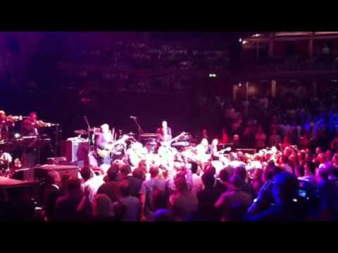 BB King, Slash, Ronnie woods, Mick Hucknall at the royal Albert hall London, end of the concert.