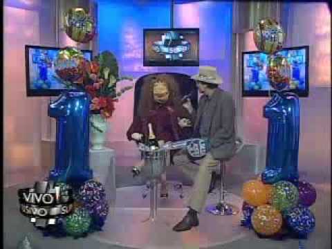 SuperXclusivo 11/16/09 - Fonsi y Adamaris cogen te de bobo al pueblo 1/2