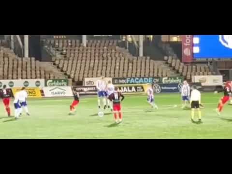 Joonas Meura pamautti pallon yli 30 metristä maalin, jolla Salon Pallo nousi ykköseen 15.10.2022.