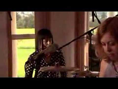 Sleater-Kinney Modern Girl