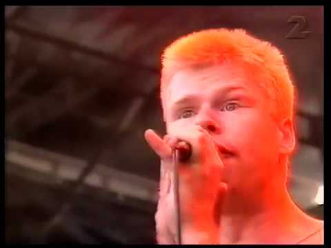 De Lyckliga Kompisarna - Ishockeyfrisyr (live @ Hultsfred, 1994)