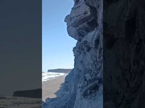 ACANTILADOS Y MAR EN El CÓNDOR. Viedma, Río Negro. #beautiful #viajes #nature #patagonia #camper