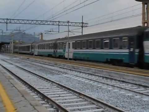 Transito dell'ICN 1954 al binario 3 di Bagheria