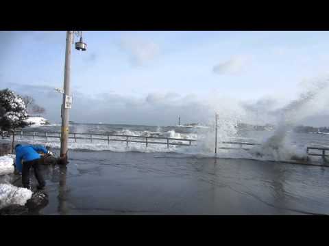 2014 JAN 03 Marblehead MA Blizzard Storm Surge Front St