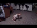 How to play football / Маленькая девочка Алиса показывает как нужно ...