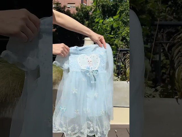 Vídeo relacionado con Disney Frozen Camiseta y Pantalón Corto para Niña, Diseño Elsa Pijama Conjunto 2 Piezas para Niñas, Talla 4 Años | Azul