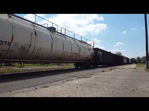 CSX Q464-16 With 789 (ES44AH) With A Friendly Conductor Giving Cool Wave An A Friendly Smile !!!