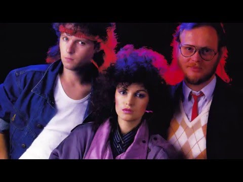 Peter, Vašo a Beáta deťom - Cukráreň Smiešností (lyric video)